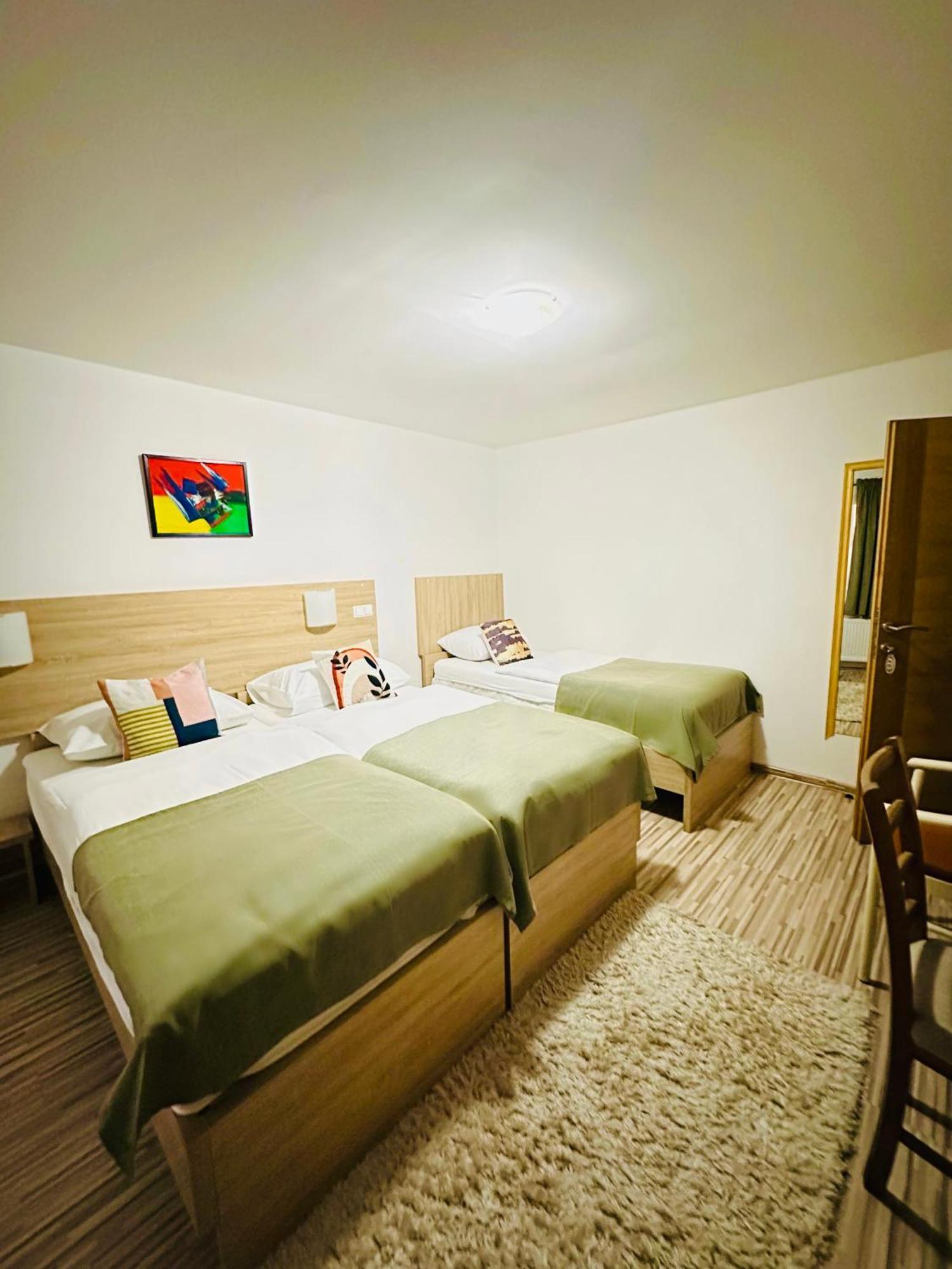 Motel Stovrela ツァジン エクステリア 写真